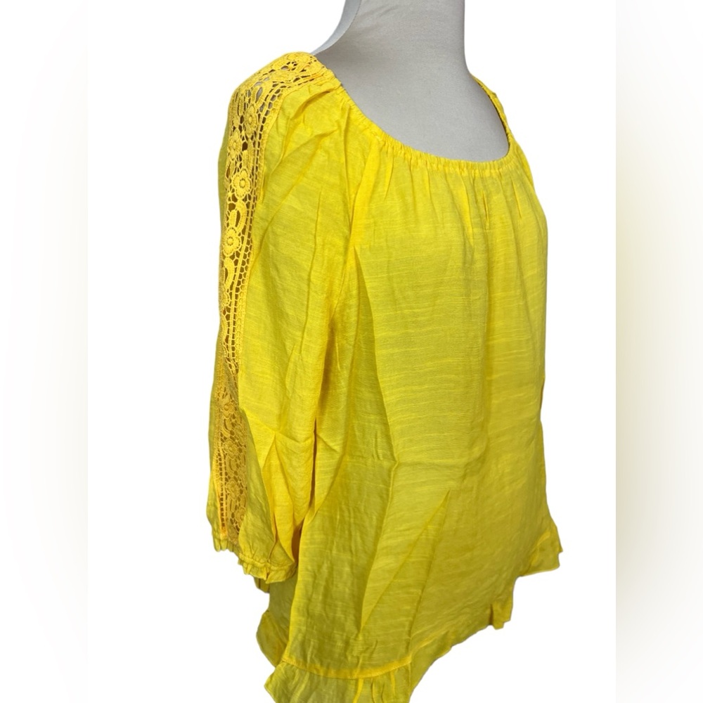 Unique Spectrum Sunny Yellow Scoop Neck 3/4” crochet sleeve Top.